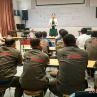 ���x����ƸՈ��̩��Ӣ��У���ں��Ӽ��g��Ӗ����